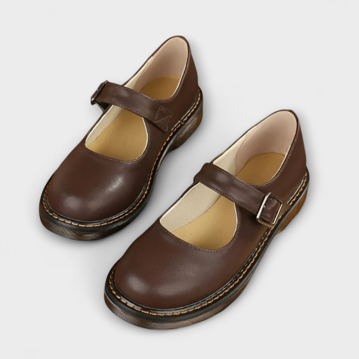 Claire loafers met gesp en sierstiksels