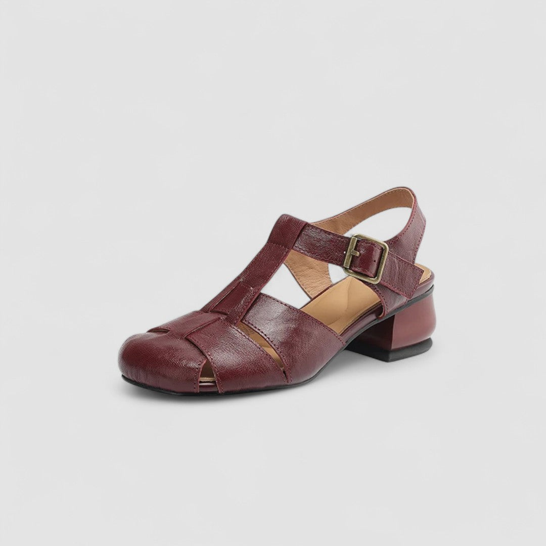 Sandrine opengewerkte schoenen met riempjes