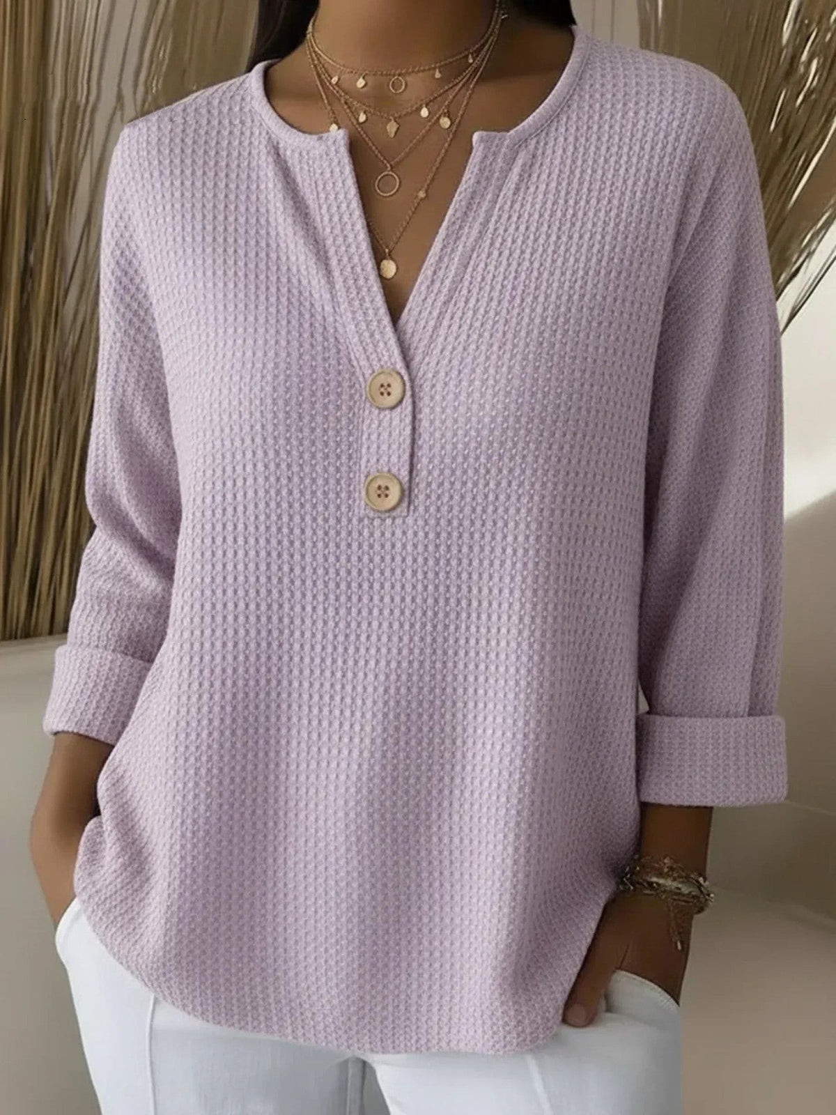 Lucie Gegolfd Henley T-shirt met Knopen