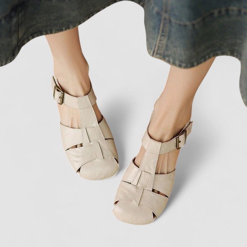 Sandrine opengewerkte schoenen met riempjes