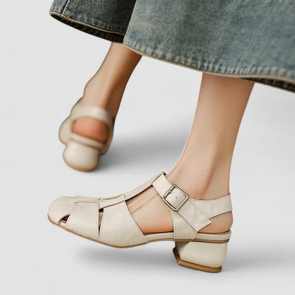 Sandrine opengewerkte schoenen met riempjes