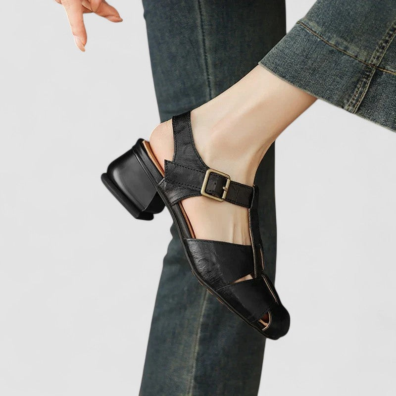Sandrine opengewerkte schoenen met riempjes