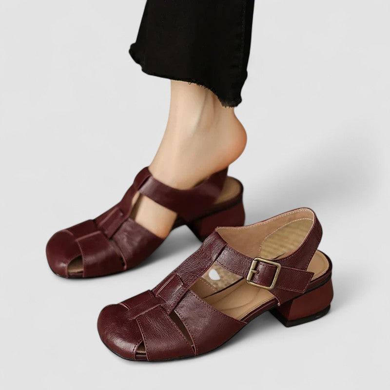 Sandrine opengewerkte schoenen met riempjes