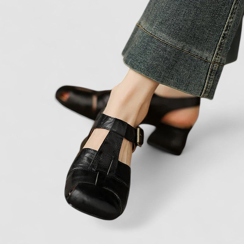 Sandrine opengewerkte schoenen met riempjes