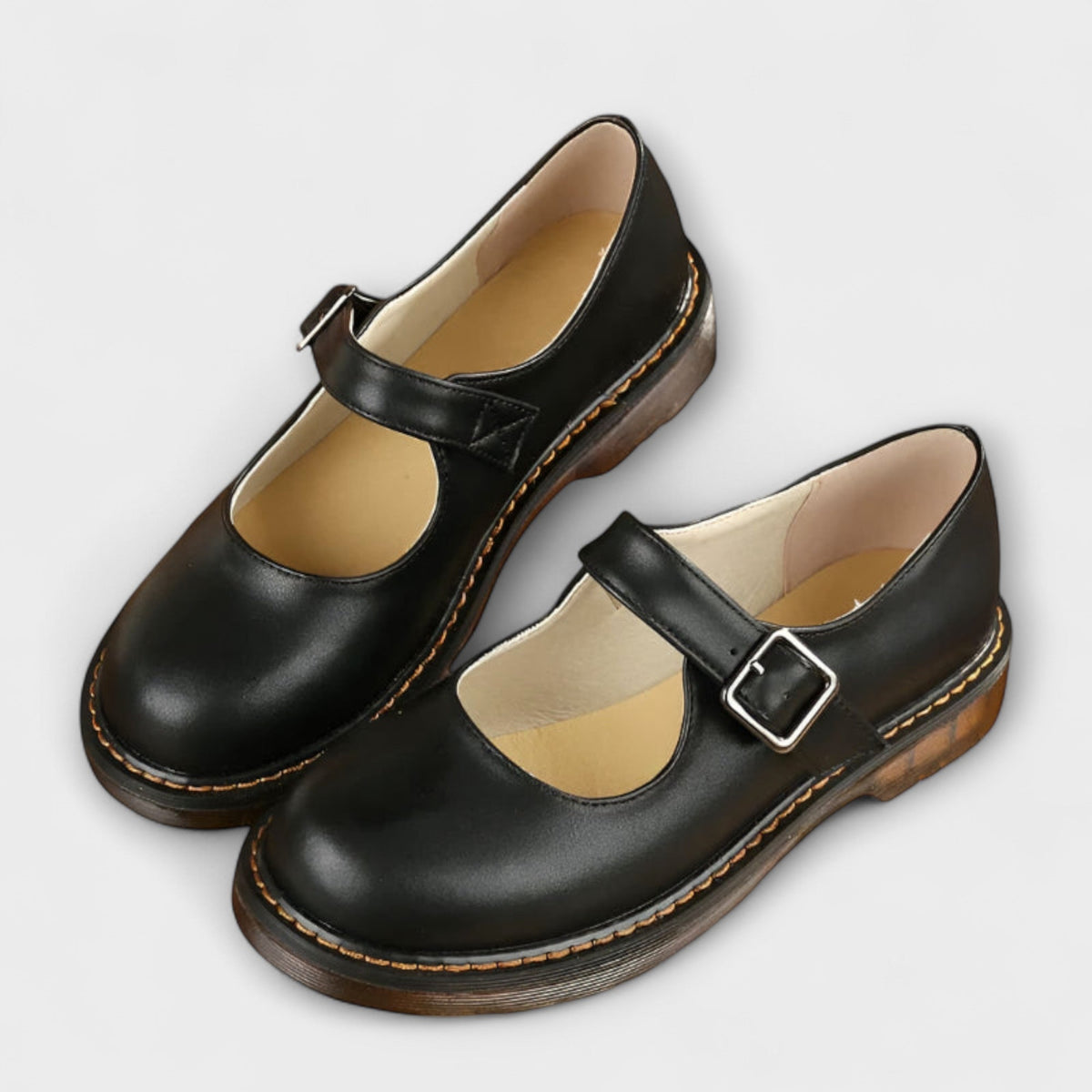 Claire loafers met gesp en sierstiksels